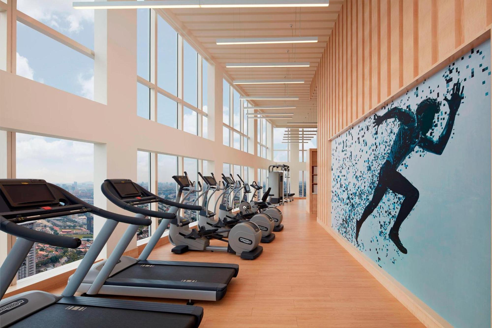 Sheraton Petaling Jaya Hotel Dış mekan fotoğraf The gym at the 101 Tower